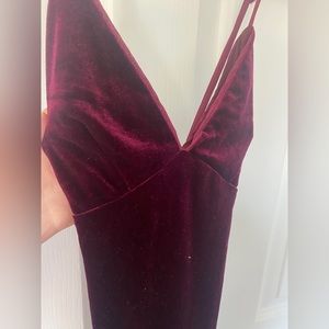 Ruby/wine red velvet form-fitting midi dress